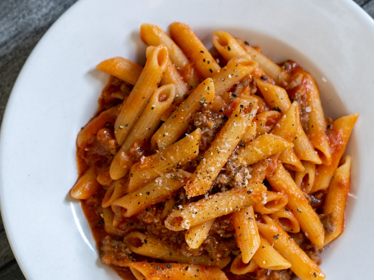 Penne all’Arrabbiata in scharfer Tomatensauce